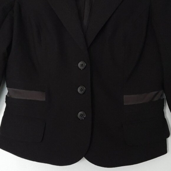 BEBE Cropped Satin Detail 3/4 Sleeve Blazer Jacket Button Front Black Sz 8 - Picture 3 of 15